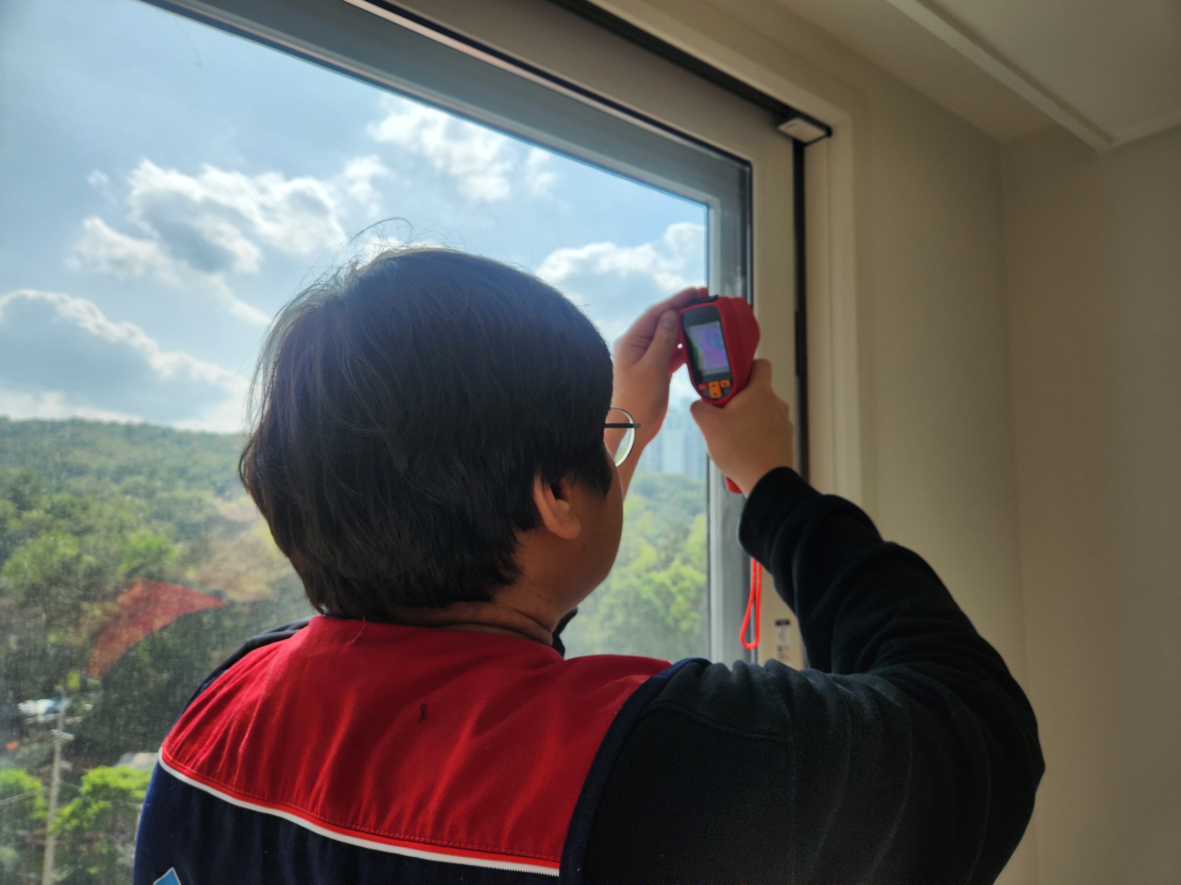 열화상 카메라 창호 점검